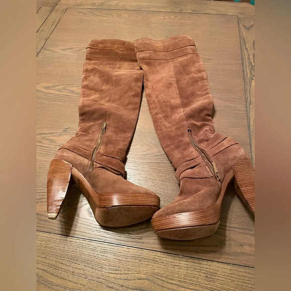 Michael Kors Tall Above The Knee Tan Suede Heeled Boots Gold Buckle Size 8 - Picture 5 of 10